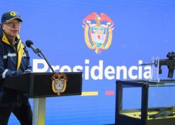 Con la producción del Fusil Jaguar, industria militar colombiana puede jalonar el desarrollo regional y generar empleo: presidente Petro
