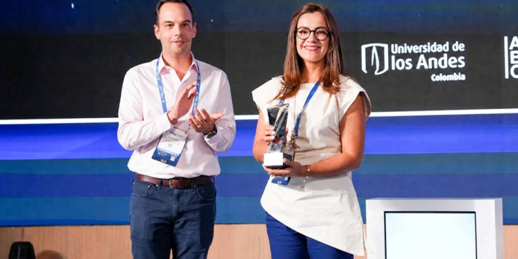 Asobancaria otorga premio al Banco Agrario por su tarjeta de crédito Mujer Agro